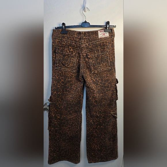 True Religion Bobbi Big T Baggy Leopard Print Cargo Pants - Picture 2 of 15